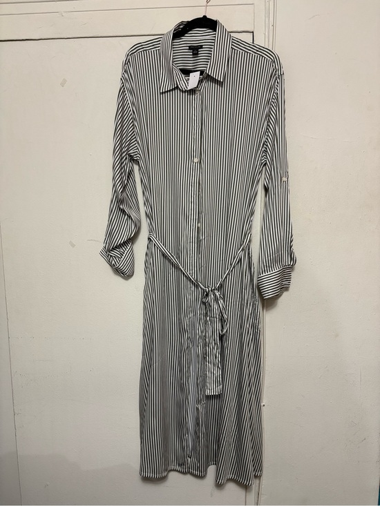 Ann Taylor Dresses & Skirts - Ann Taylor Striped Midi Dress in Grey & White Size Large NWT